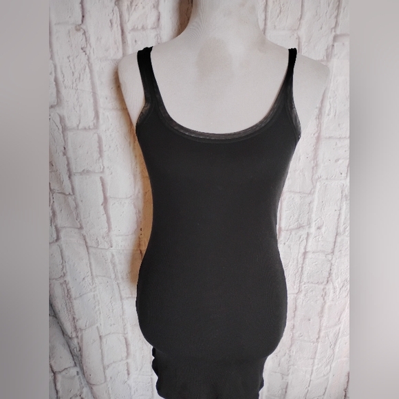 Victoria Secret - Picture 2 of 3